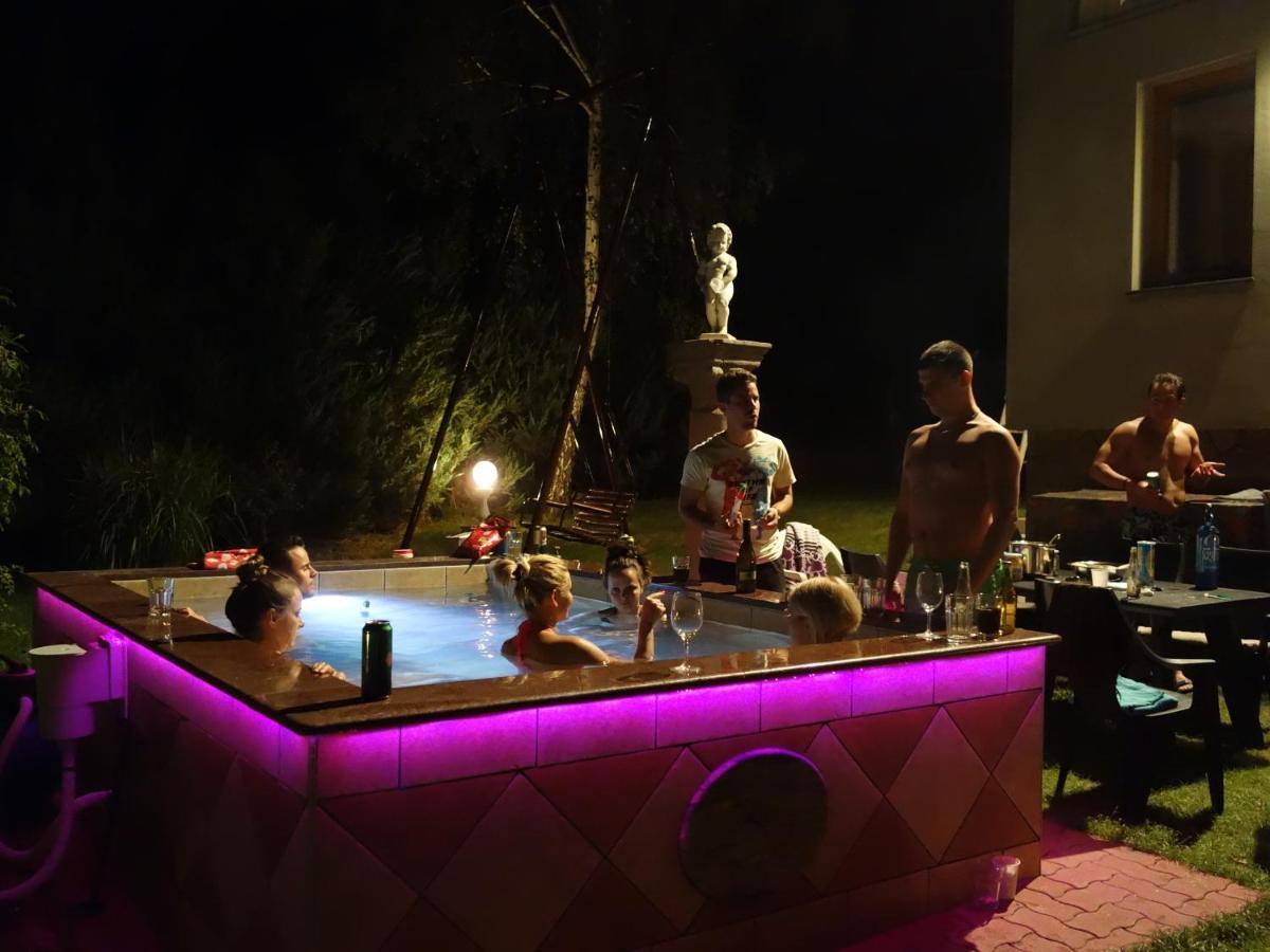 Pilis Hills View Deluxe House With Pool & Ac Near Bp Villa Pilisszentivan Bagian luar foto
