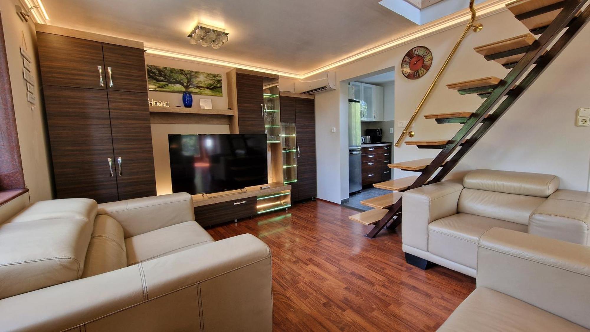 Pilis Hills View Deluxe House With Pool & Ac Near Bp Villa Pilisszentivan Bagian luar foto