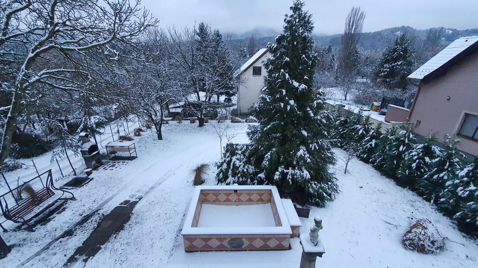 Pilis Hills View Deluxe House With Pool & Ac Near Bp Villa Pilisszentivan Bagian luar foto