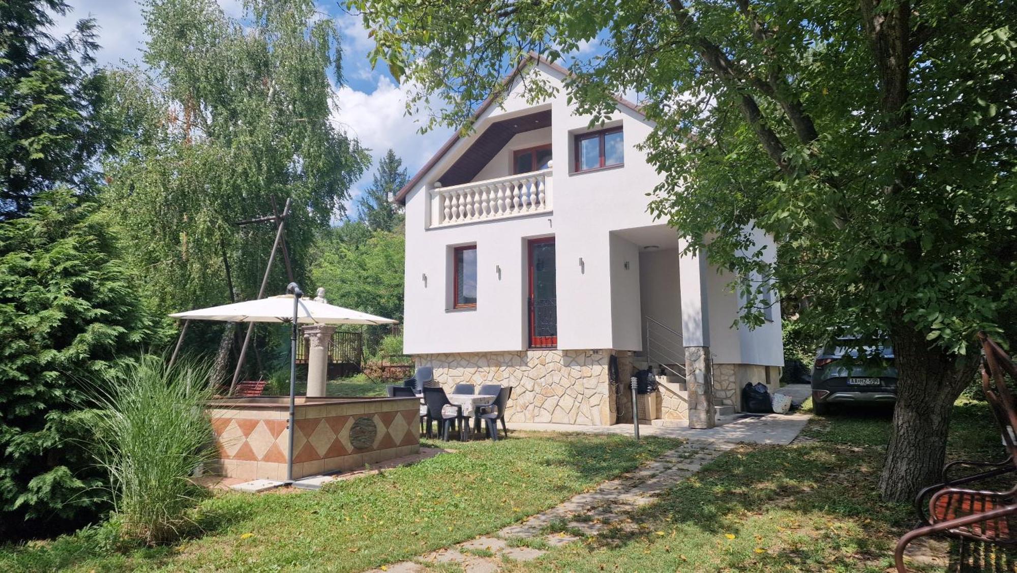 Pilis Hills View Deluxe House With Pool & Ac Near Bp Villa Pilisszentivan Bagian luar foto